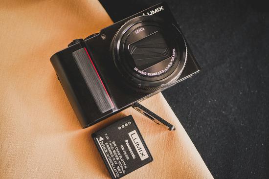 【博狗扑克】1英寸CMOS配15X光学变焦徕卡镜头 松下ZS220相机评测 【博狗扑克】1英寸CMOS配15X光学变焦徕卡镜头 松下ZS220相机评测