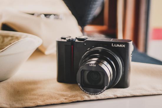 【博狗扑克】1英寸CMOS配15X光学变焦徕卡镜头 松下ZS220相机评测 【博狗扑克】1英寸CMOS配15X光学变焦徕卡镜头 松下ZS220相机评测