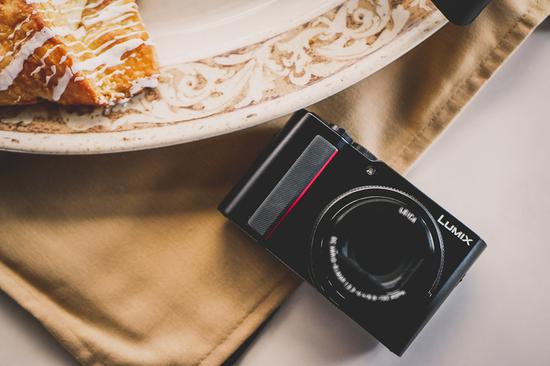 【博狗扑克】1英寸CMOS配15X光学变焦徕卡镜头 松下ZS220相机评测 【博狗扑克】1英寸CMOS配15X光学变焦徕卡镜头 松下ZS220相机评测