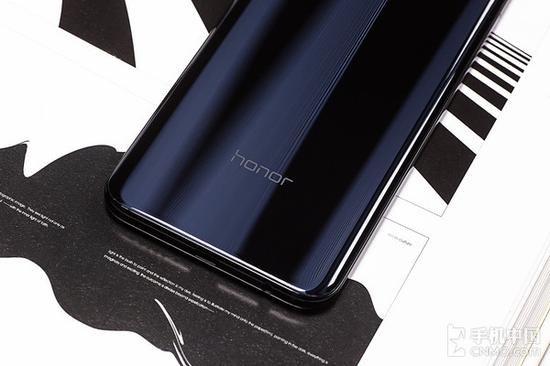 荣耀10 GT 8GB评测 满屏APP秒启夜拍惊人