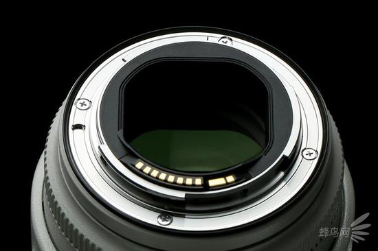 佳能EF 70-200mm f/2.8L IS III USM采用金属卡口
