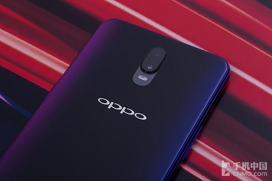 从参数上看,oppo r17的后置主摄像头采用1600万像素的索尼imx519