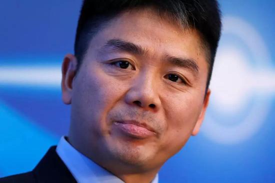 2015年,刘强东(英文名为Richard)参加在乌镇举行的世界互联网大会。其公司京东的章程规定,刘强东不在场的情况下,董事会不得举行正式会议。 图片来源:REUTERS