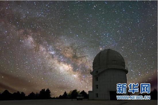 星空下的丽江高美古天文观测站。
