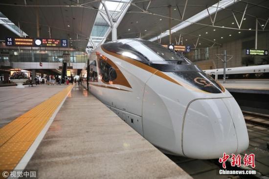 17辆超长版复兴号现身北京 明年将投入京沪高铁运营