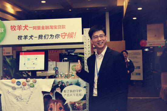 胡晓明内心OS：宝宝心里苦，但宝宝要笑 T_T...