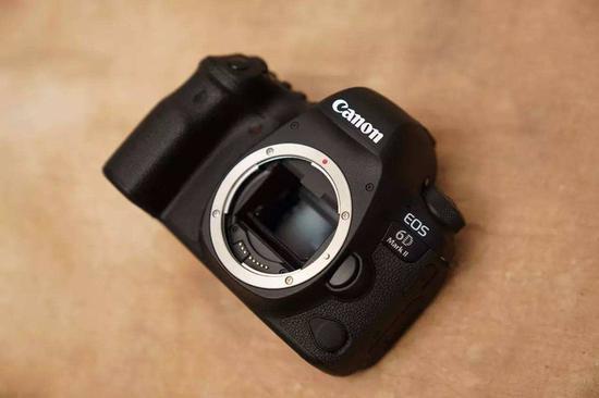 佳能最新的“入门”全画幅产品EOS 6D