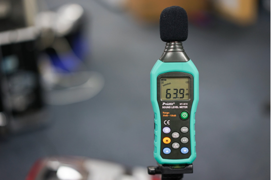 美诺吸尘器CX1低档运行时：63.9dB