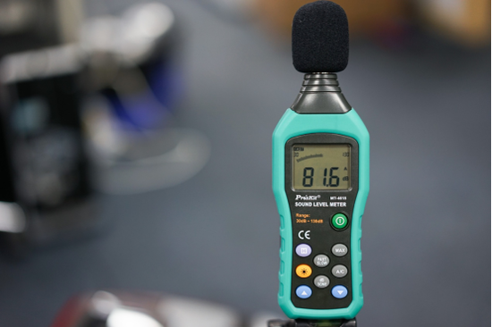 美诺吸尘器CX1高档运行时：81.6dB
