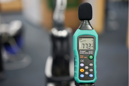 伊莱克斯PF91手持吸尘器高档运行时：77.3dB