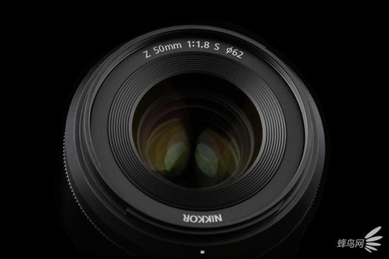 尼克尔 Z 50mm f/1.8 S前镜组镀膜及62mm的滤镜口径
