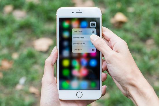 ▲ iPhone 6S Plus,图片来自 The Verge