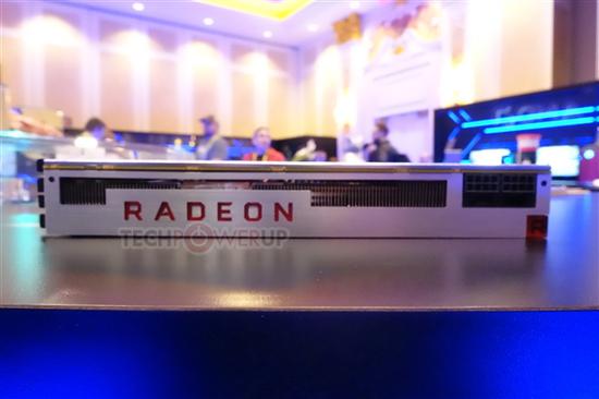 AMD Radeon VII顯卡上手:7nm工藝成就「小怪獸」 科技 第21張-尋夢科技 AMD Radeon VII顯卡上手:7nm工藝成就“小怪獸”