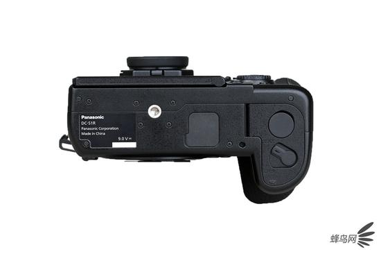 松下LUMIX S1R机身底部