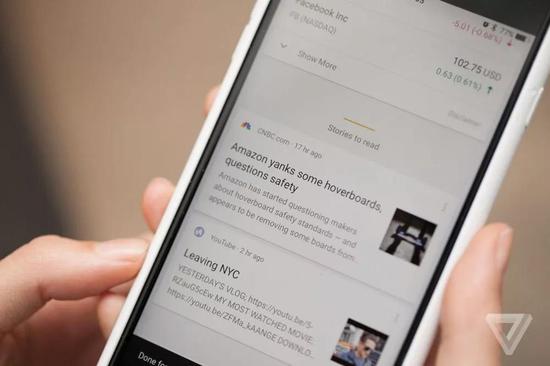 ▲ Google 也在 app 中加入了信息流. 图片来自:TheVerge