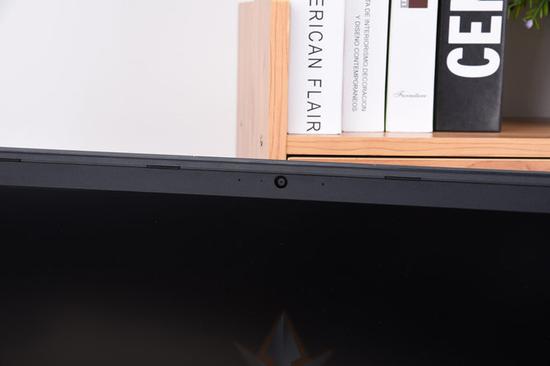 屏幕?#25103;?#21069;置集成摄像头,用于视频聊天