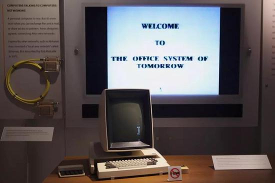 2011年，计算机历史博物馆展出了XeroxAlto个人计算机的显示器
