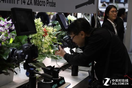 日本摄影爱好者试用老蛙微距镜头