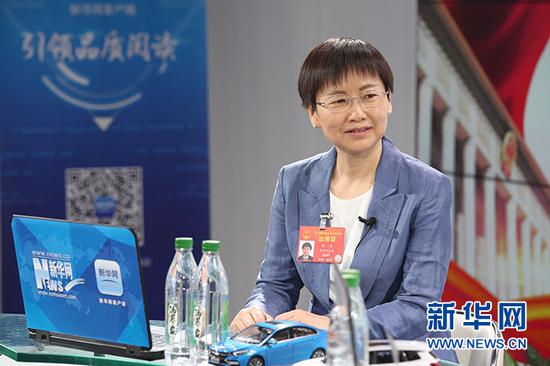 全国人大代表、中国信息通信研究院院长刘多做客新华网。新华网 郭小天 摄