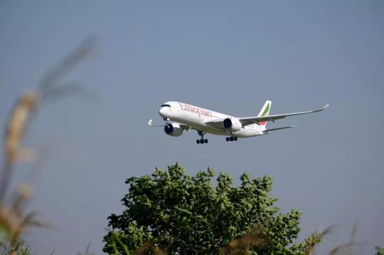 埃塞俄比亚航空的“墨镜侠”A350，摄于浦东机场。