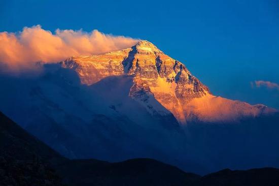 珠穆朗玛峰（图片来自网络）