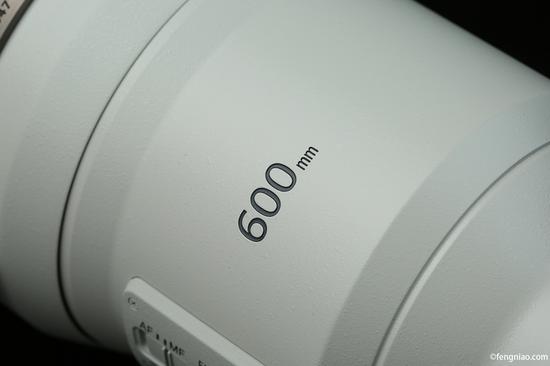 索尼SEL600F40GM的600mm焦段标识