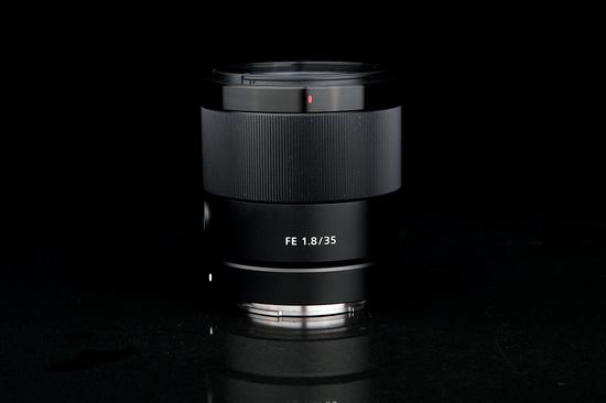 索尼FE 35mm F1.8镜身
