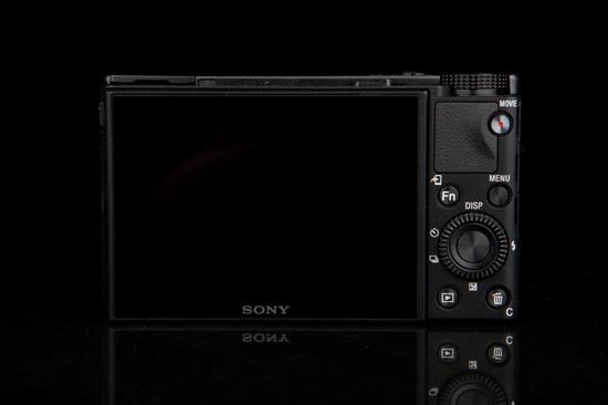 索尼黑卡RX100 VII机身背面