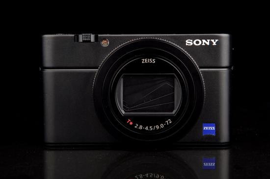 索尼黑卡RX100 VII机身正面