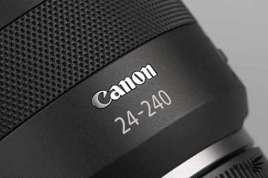 佳能RF24-240mm f/4-6.3 IS USM焦段标识以及“Canon”logo