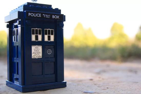 ▲看过科幻电视剧《神秘博士》的读者对时间机器TARDIS一定不陌生（图片来源：Pixabay）