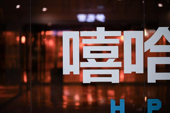 10bet背景 姑娘被劫持,准婆婆花10万将她赎回!警察抓到劫匪才发现,这只是开始