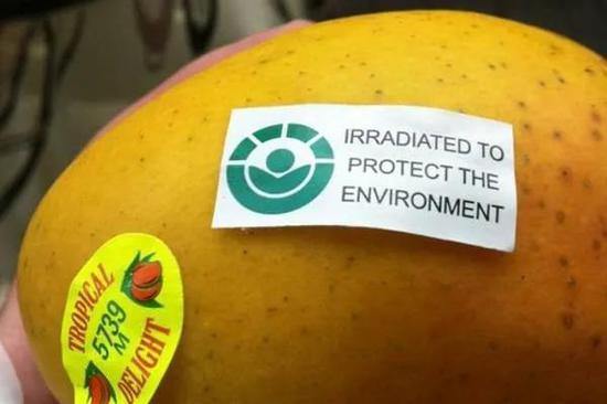 　贴有辐照食品标识的水果