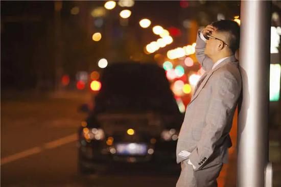 一些无法在现实中吐露的烦忧,“直男”们会选择在网络上倾诉
