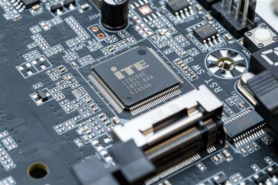 Intel i9-9900K
ײĴ