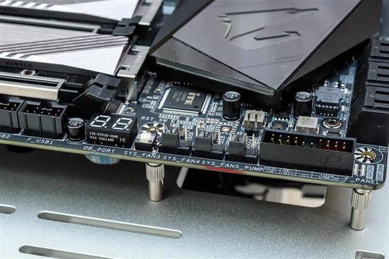 Intel i9-9900K
ײĴ
