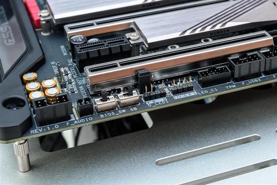 Intel i9-9900K
ײĴ