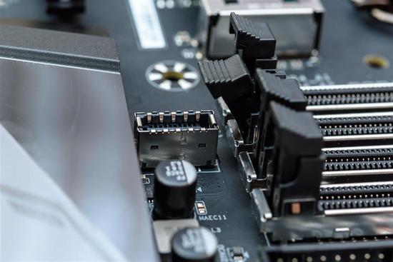 Intel i9-9900K
ײĴ
