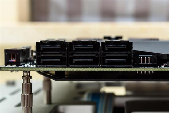 Intel i9-9900K
ײĴ