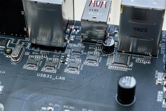 Intel i9-9900K
ײĴ