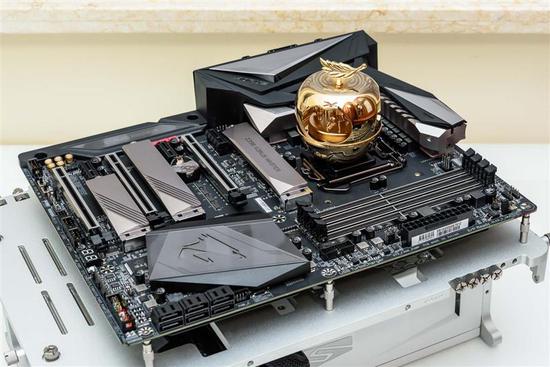 Intel i9-9900K
ײĴ