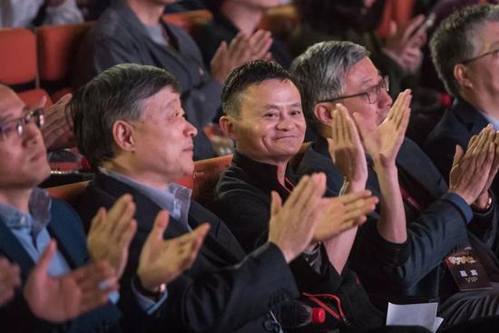 二次上市回到香港 阿里和港交所將得到什麼?