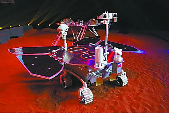1∶1着陆平台和火星车。来源：中国网