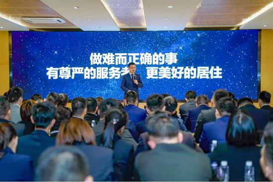 推出第一所专为店东职业化而生的学校——花桥学堂