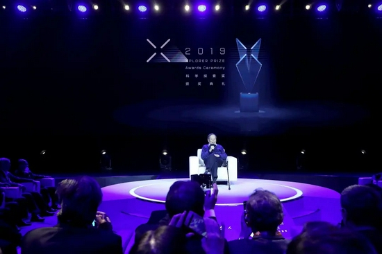 ▲2019年11月2日,杨振宁出席科学探索奖颁奖典礼(图/视觉中国)