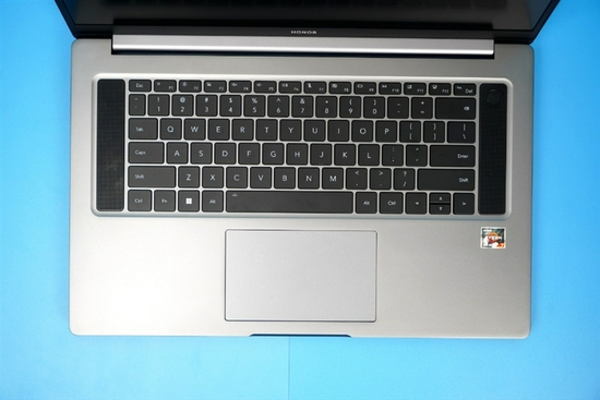 144Hzˢ˿ܣ
MagicBook 16 Pro