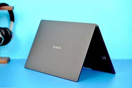 144Hzˢ˿ܣ
MagicBook 16 Pro