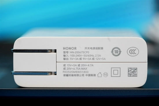 144Hzˢ˿ܣ
MagicBook 16 Pro