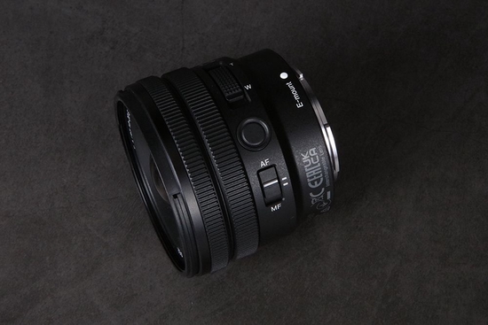 APS-C綯佹ͷ SELP1020G