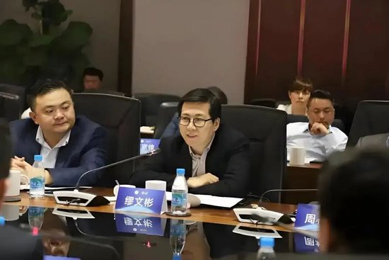 三季度扭亏!江苏“江阴之子”缪文彬的光伏“脱困战”